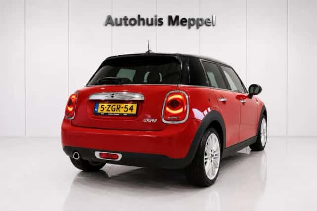 MINI Cooper (2015) thumbnail 4