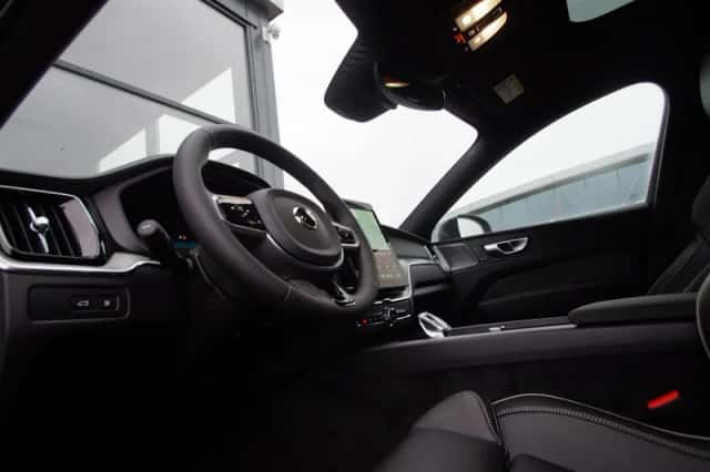 Volvo XC60 (2025) thumbnail 3