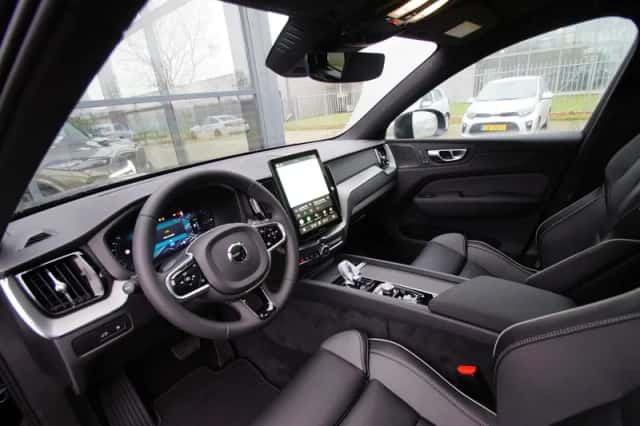 Volvo XC60 (2025) thumbnail 4