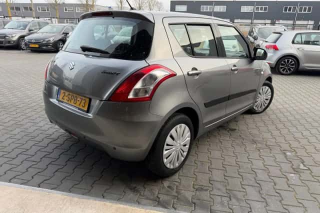 Suzuki Swift (2013) thumbnail 6
