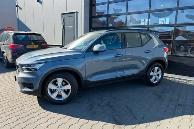 Volvo XC40 (2020) thumbnail 2