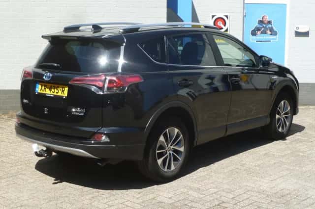 Toyota RAV4 (2018) thumbnail 2