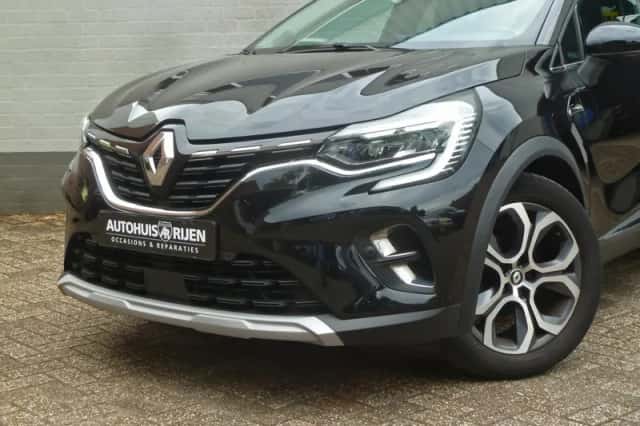 Renault Captur (2023) thumbnail 2