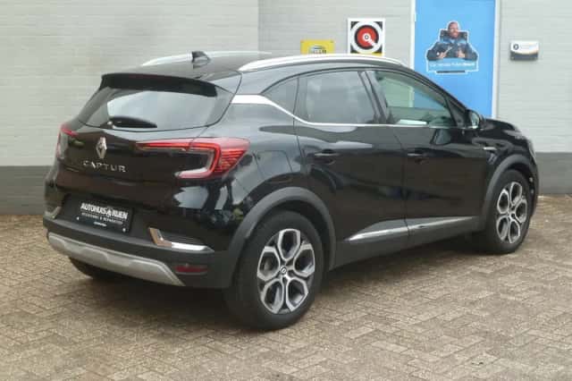 Renault Captur (2023) thumbnail 3