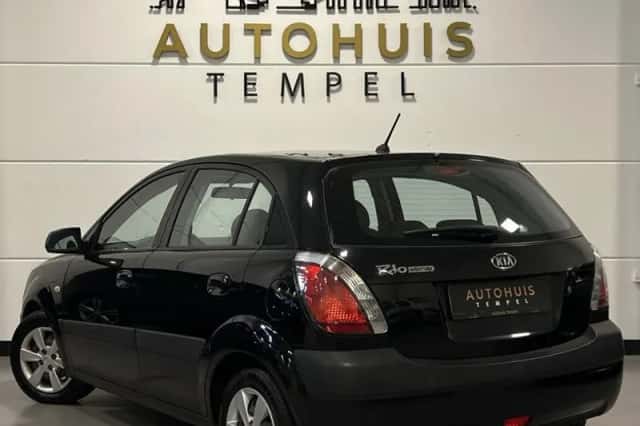 Kia Rio (2009) thumbnail 4