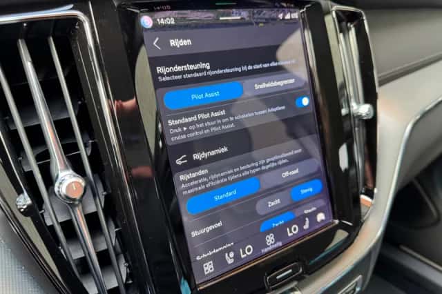 Volvo XC60 (2022) thumbnail 1