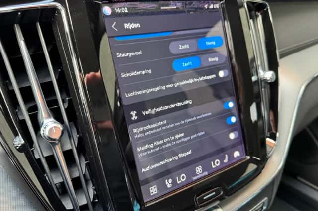 Volvo XC60 (2022) thumbnail 2