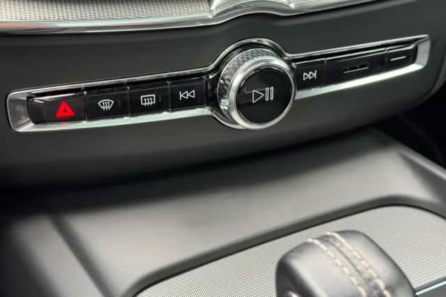 Volvo XC60 (2021) thumbnail 1