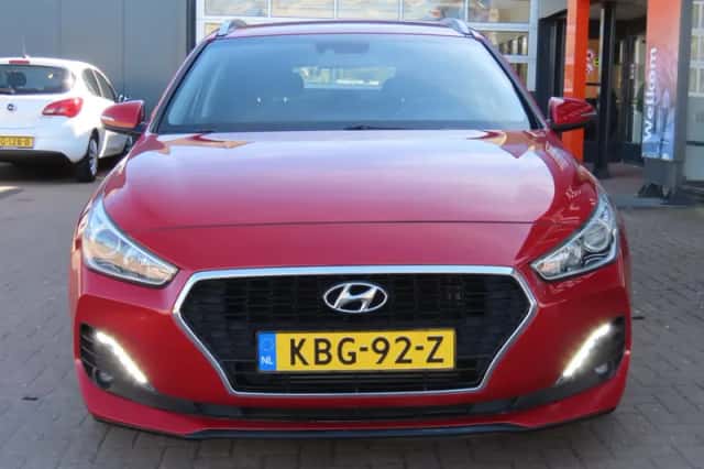 Hyundai i30 (2019) thumbnail 3