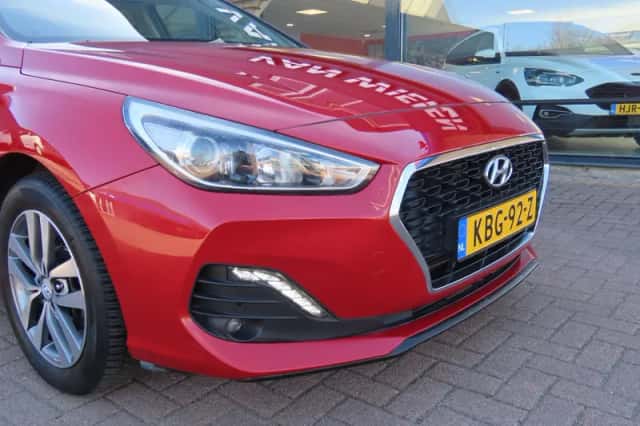 Hyundai i30 (2019) thumbnail 5