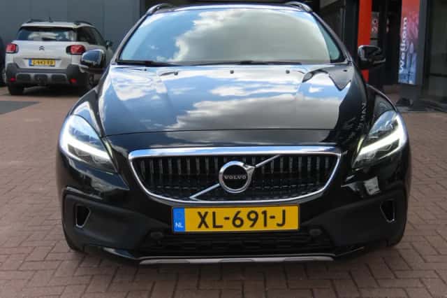 Volvo V40 (2019) thumbnail 3