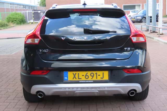 Volvo V40 (2019) thumbnail 4