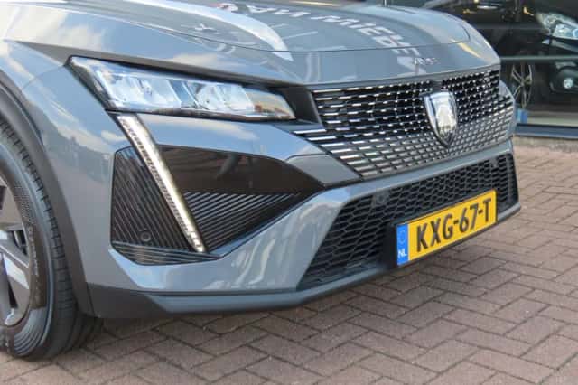 Peugeot 408 (2024) thumbnail 5