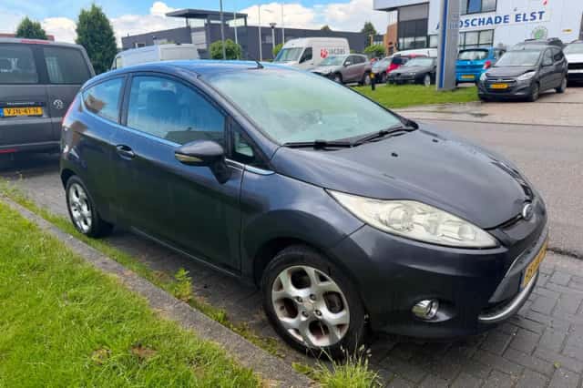 Ford Fiesta (2009) thumbnail 3