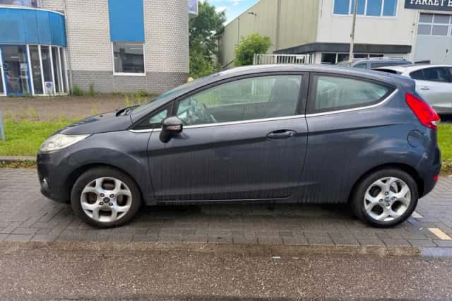Ford Fiesta (2009) thumbnail 4
