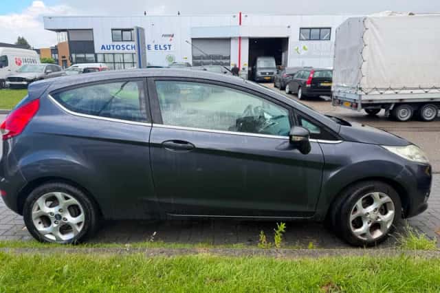 Ford Fiesta (2009) thumbnail 5