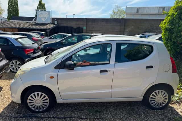 Suzuki Alto (2010) thumbnail 4