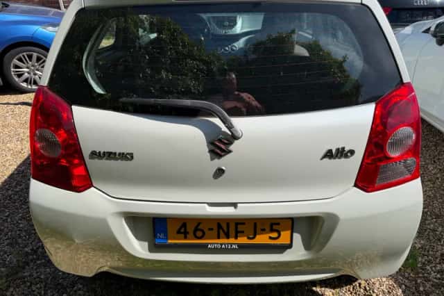 Suzuki Alto (2010) thumbnail 5