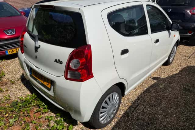 Suzuki Alto (2010) thumbnail 6
