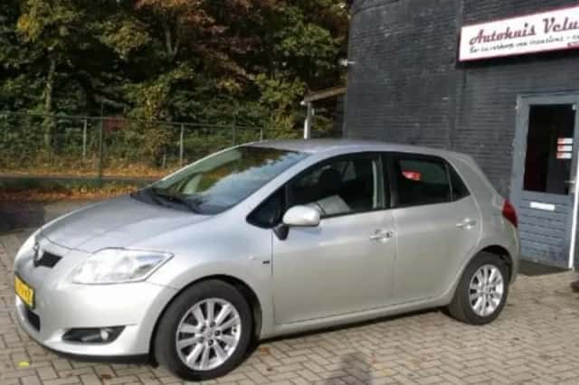 Toyota Auris (2007) thumbnail 2
