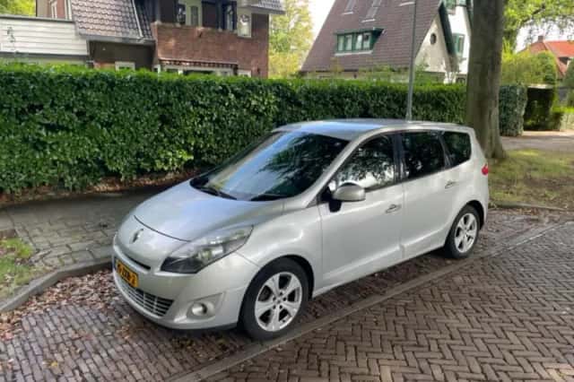 Renault Grand Scénic (2010) thumbnail 1