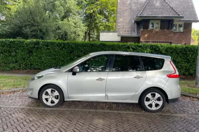 Renault Grand Scénic (2010) thumbnail 3