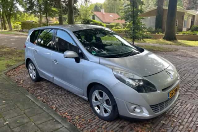 Renault Grand Scénic (2010) thumbnail 6