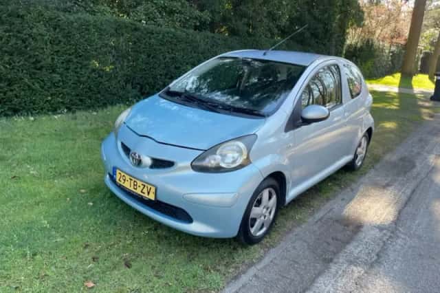 Toyota Aygo (2006) thumbnail 2