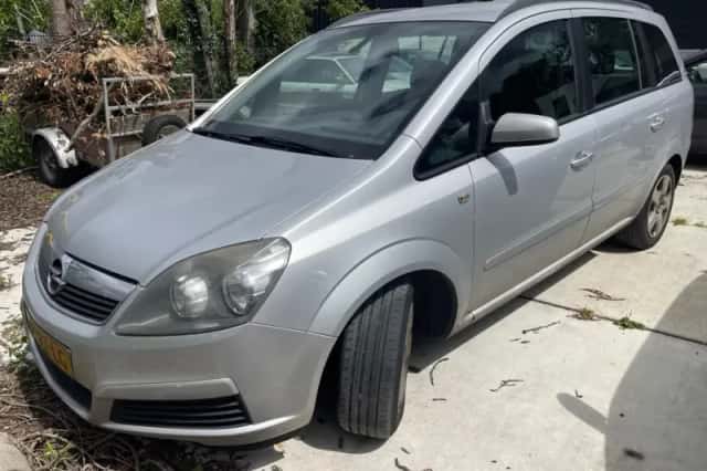 Opel Zafira (2005) thumbnail 2