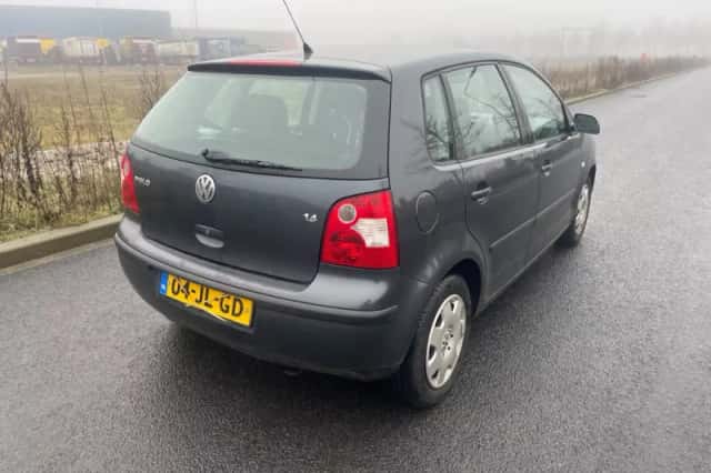Volkswagen Polo (2002) thumbnail 4