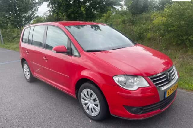 Volkswagen Touran (2009) thumbnail 1