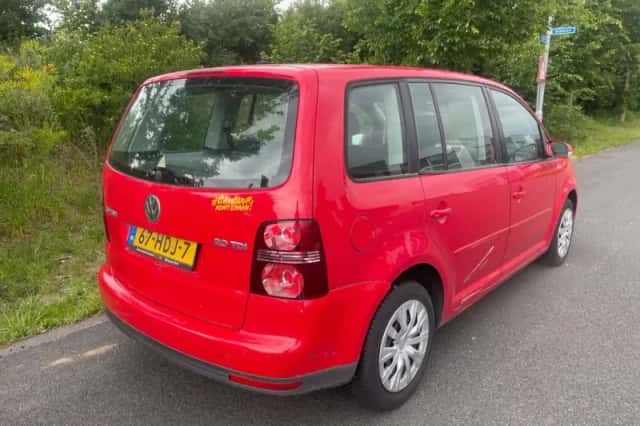 Volkswagen Touran (2009) thumbnail 2