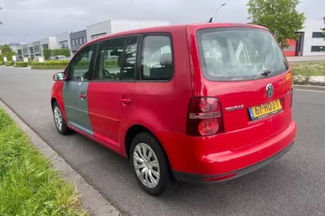 Volkswagen Touran (2009) thumbnail 4