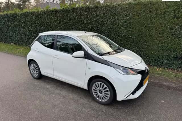 Toyota Aygo (2014) thumbnail 1