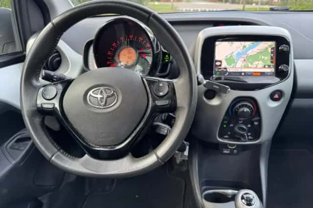 Toyota Aygo (2014) thumbnail 2