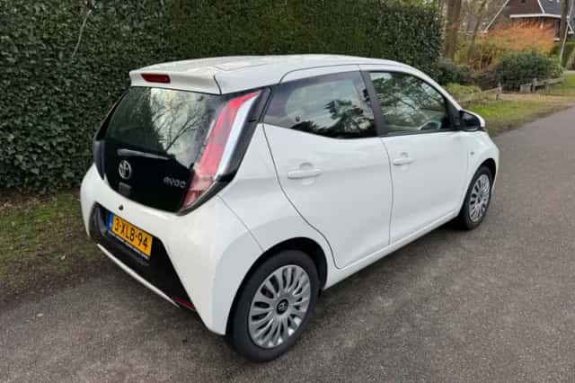 Toyota Aygo (2014) thumbnail 6