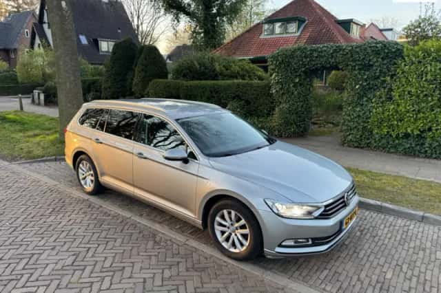 Volkswagen Passat (2015) thumbnail 1