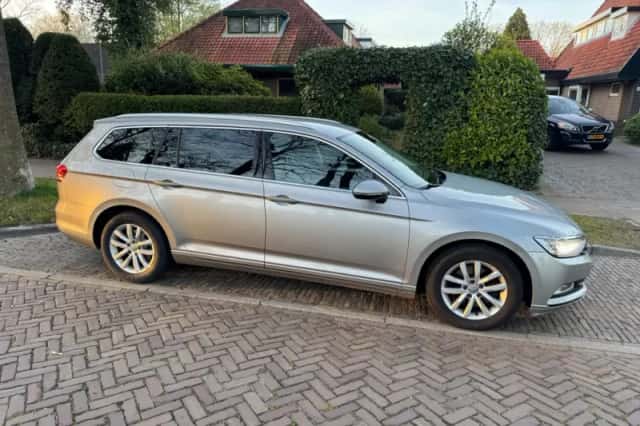 Volkswagen Passat (2015) thumbnail 2