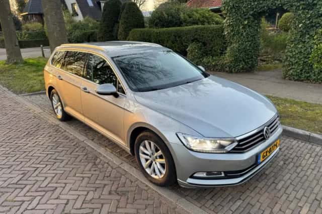 Volkswagen Passat (2015) thumbnail 3
