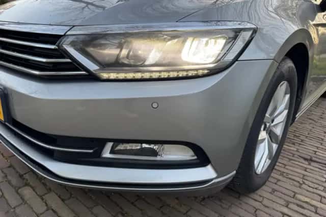 Volkswagen Passat (2015) thumbnail 4