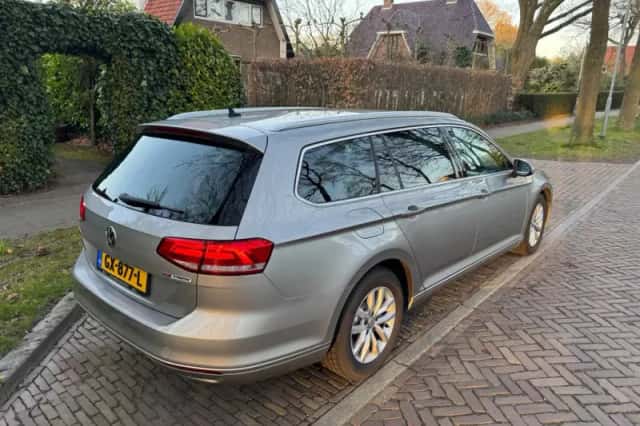 Volkswagen Passat (2015) thumbnail 5
