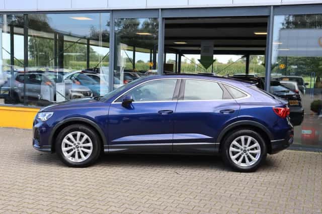 Audi Q3 (2022) thumbnail 2