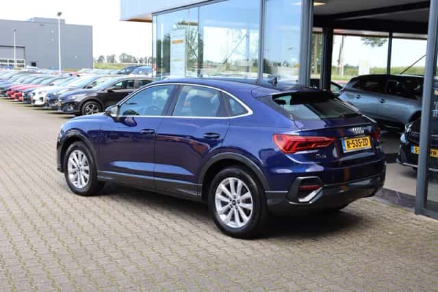 Audi Q3 (2022) thumbnail 3
