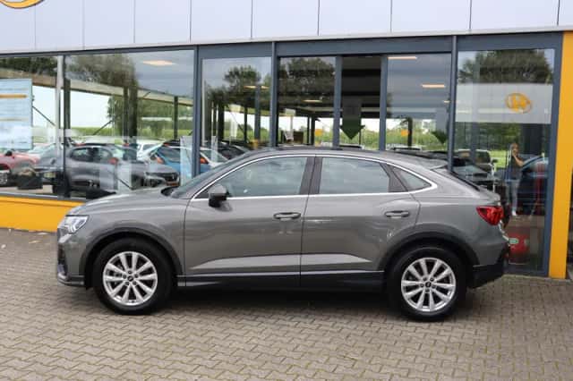 Audi Q3 (2021) thumbnail 2