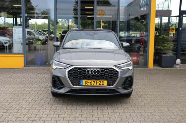 Audi Q3 (2021) thumbnail 5