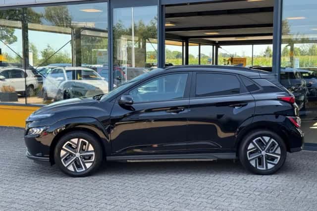 Hyundai Kona (2021) thumbnail 2