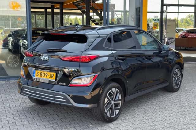 Hyundai Kona (2021) thumbnail 4