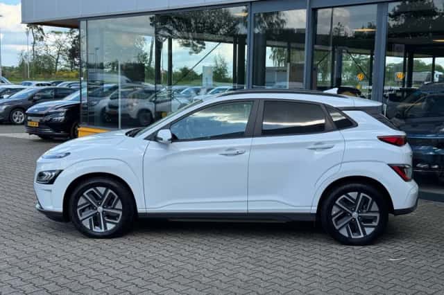 Hyundai Kona (2021) thumbnail 2