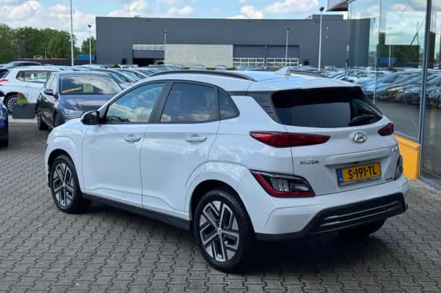 Hyundai Kona (2021) thumbnail 3
