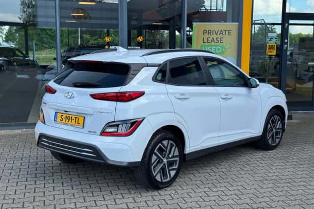 Hyundai Kona (2021) thumbnail 4